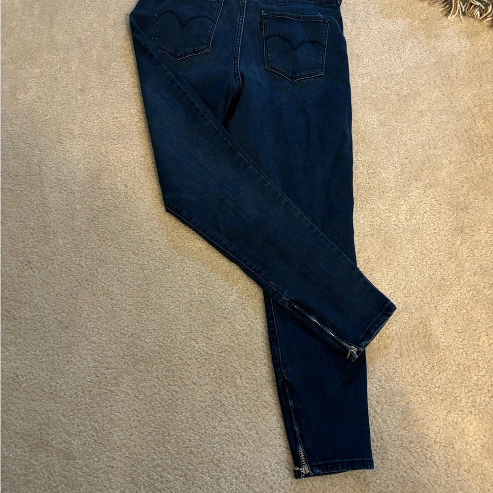Women’s Levi Jeans
